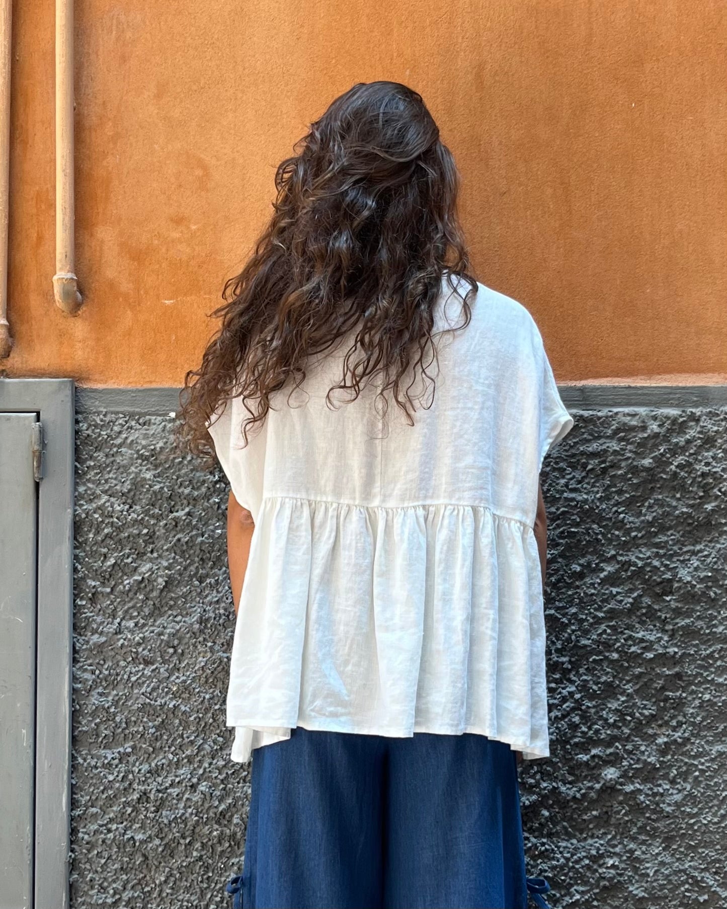 Top con balza lino bianco