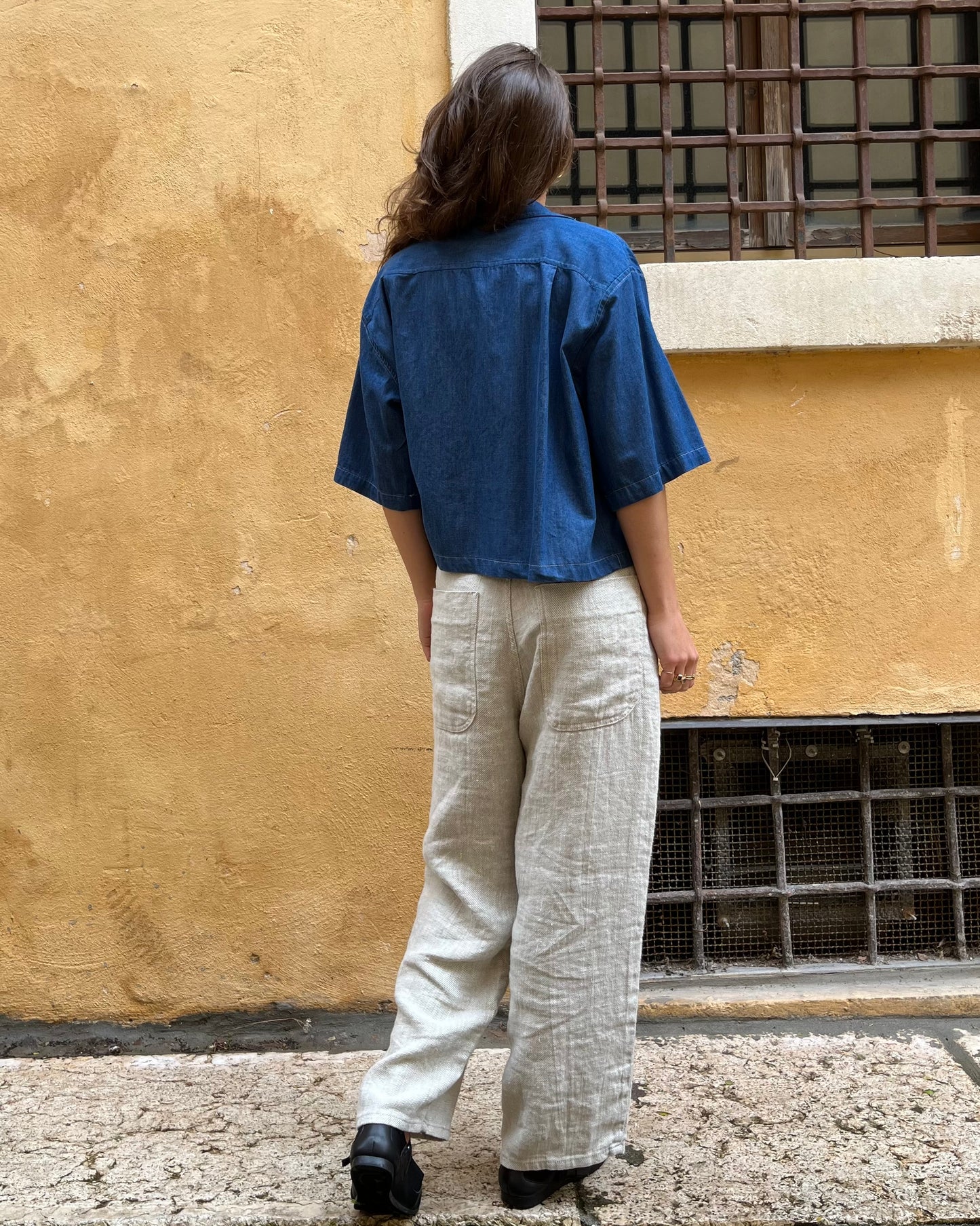 Camicia crop con tasche