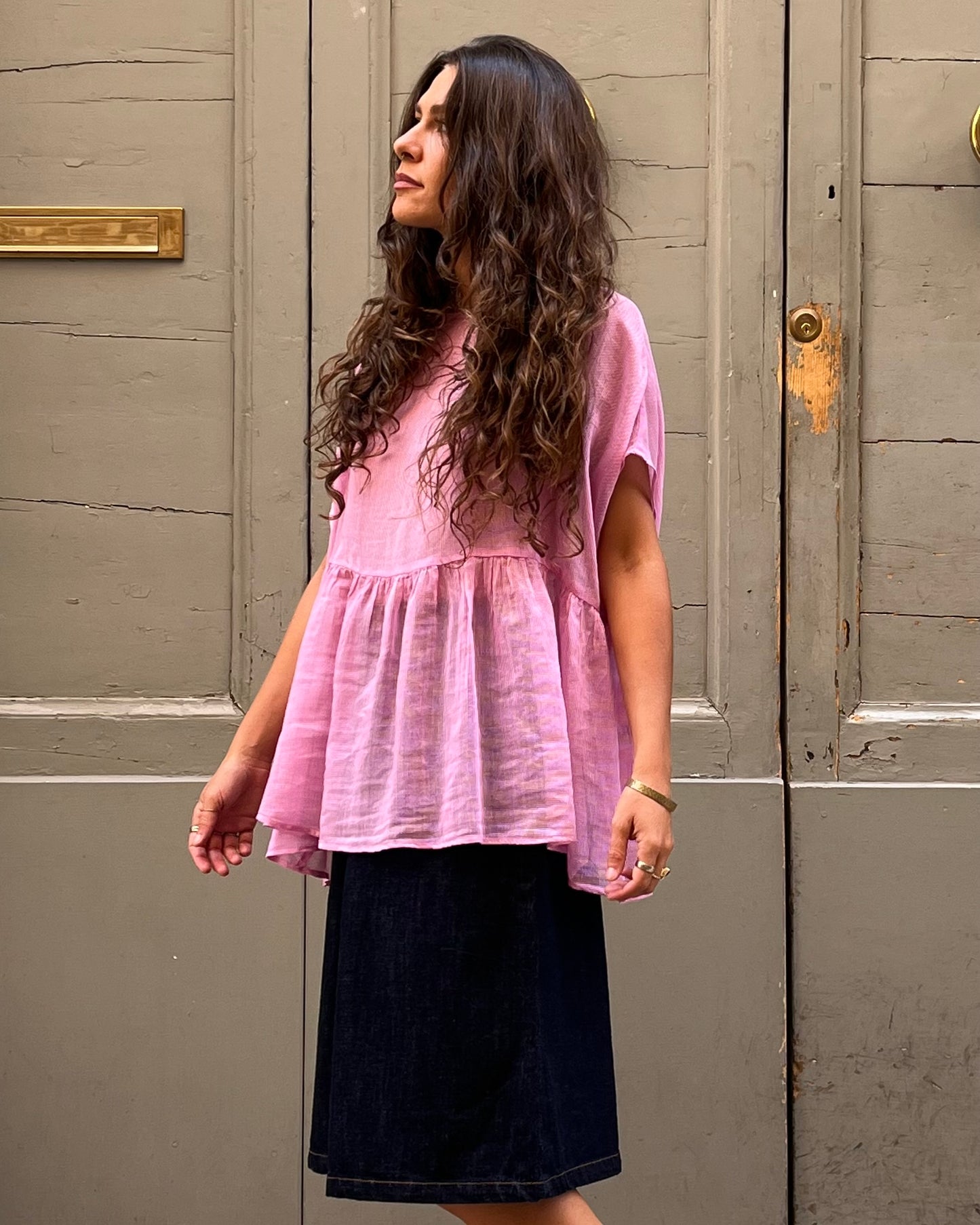 Top con balza a righe rosa
