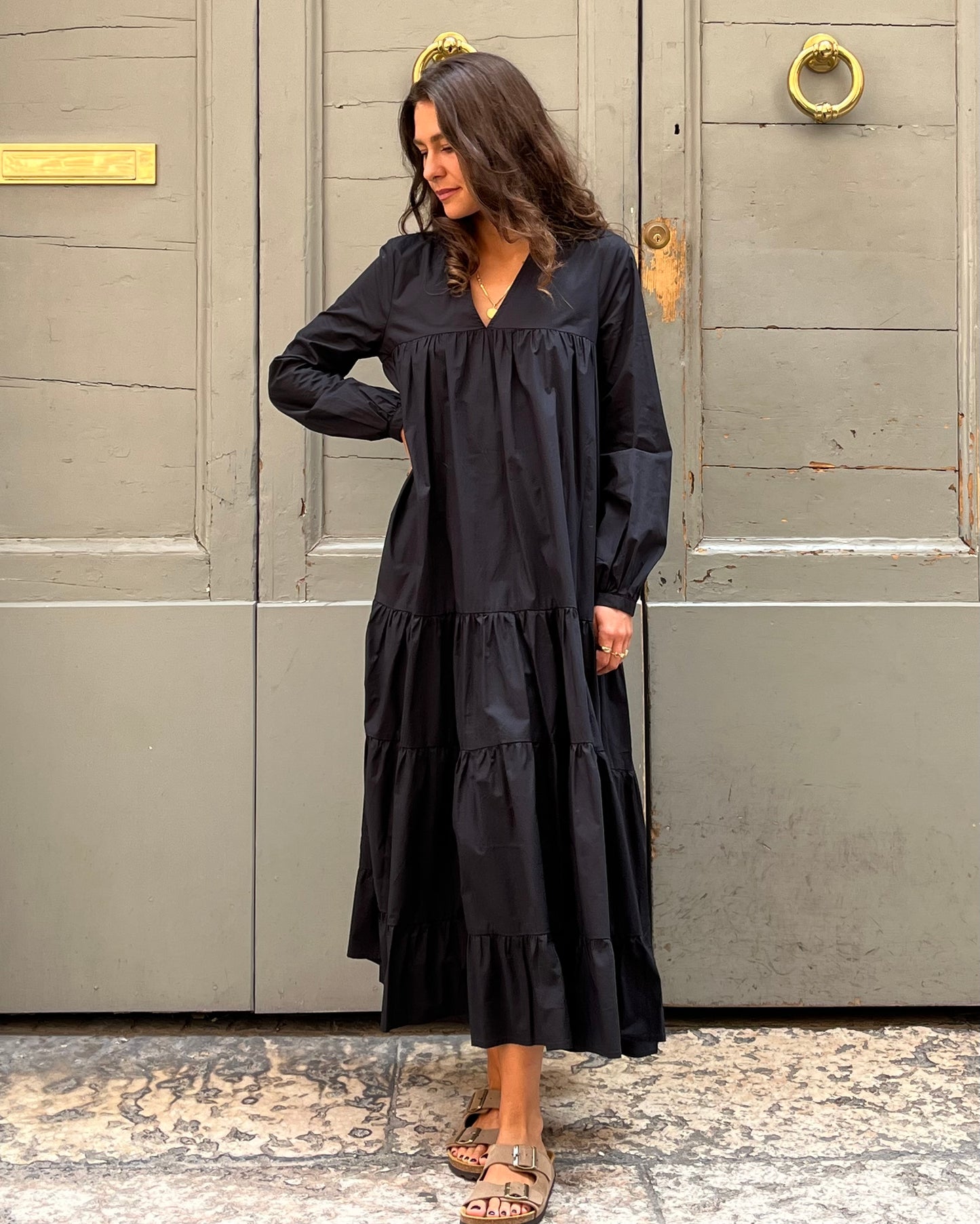 Vestito lungo con balze nero