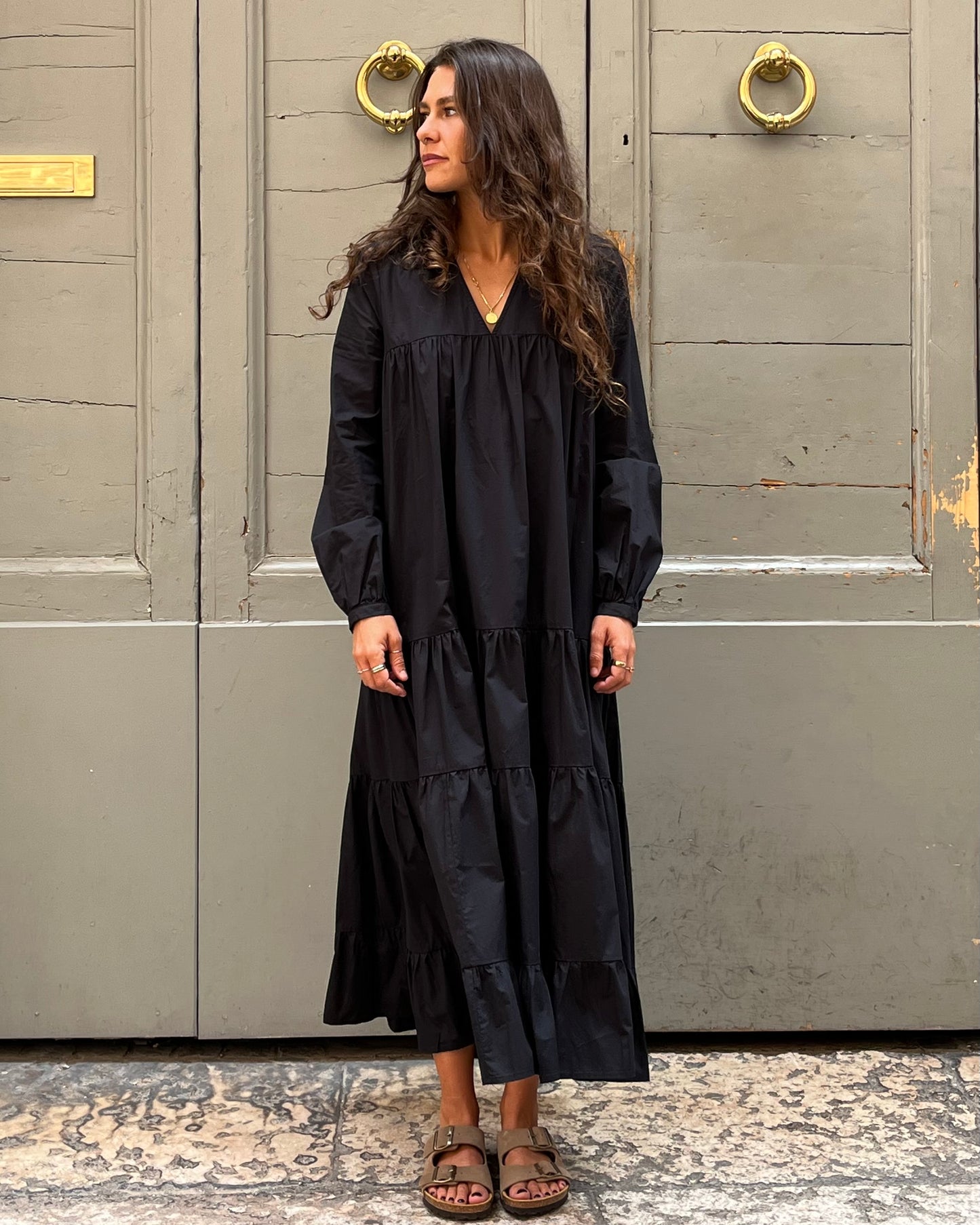 Vestito lungo con balze nero