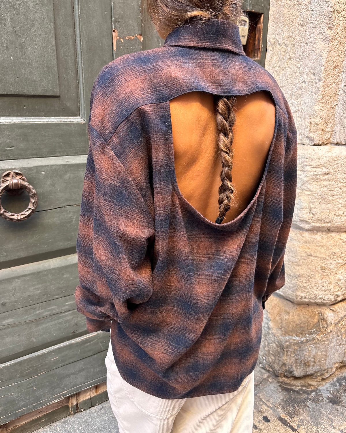 Camicia con apertura sulla schiena a quadri