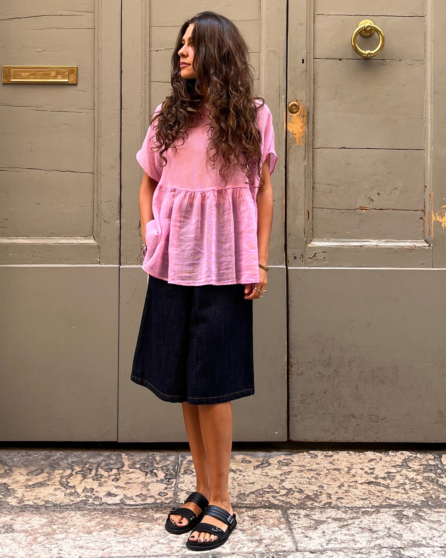 Top con balza a righe rosa
