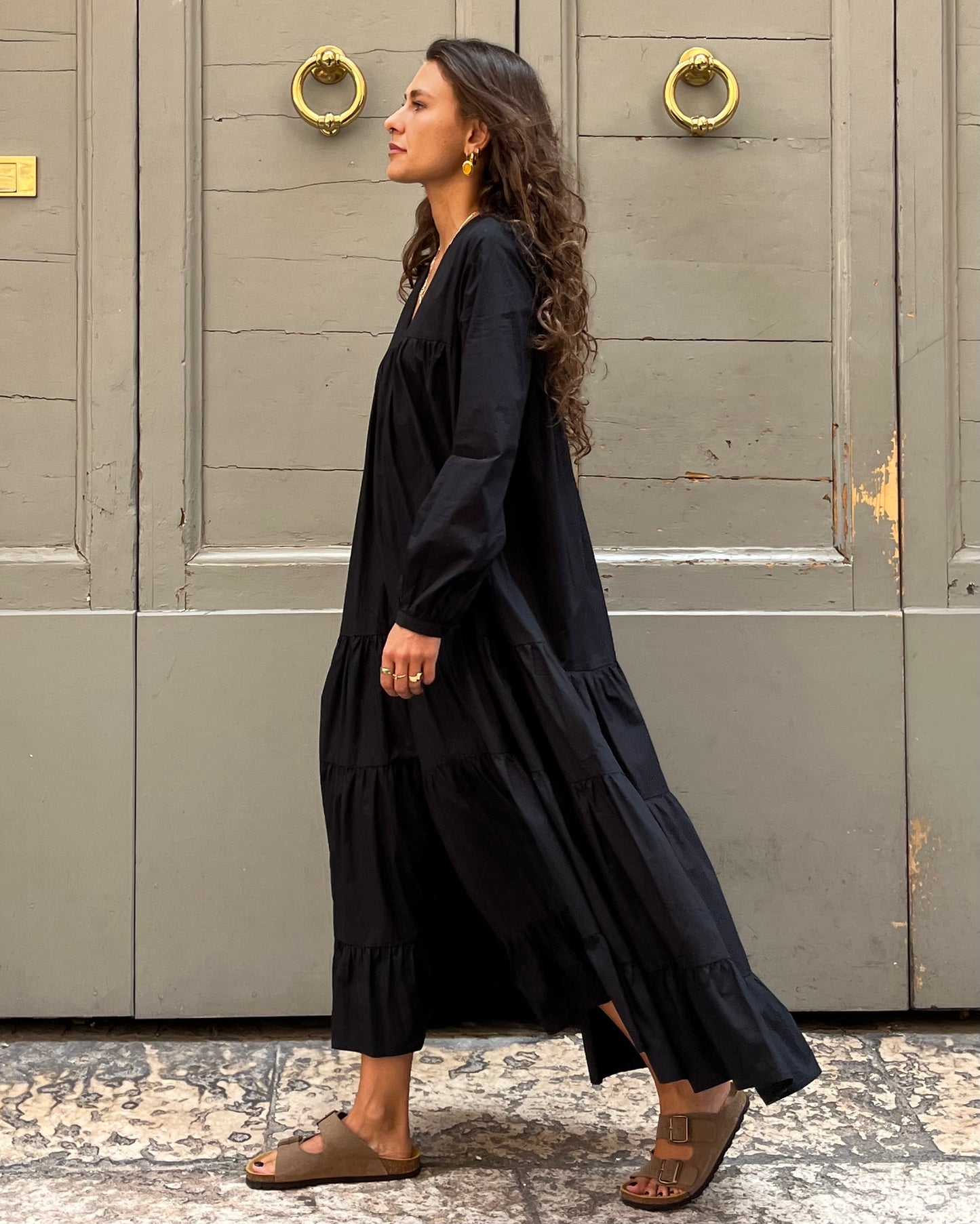 Vestito lungo con balze nero