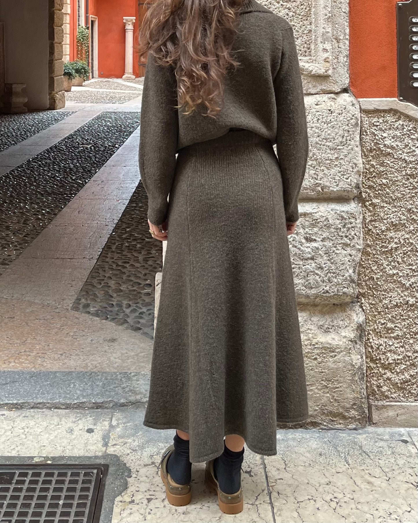 Gonna in maglia marrone