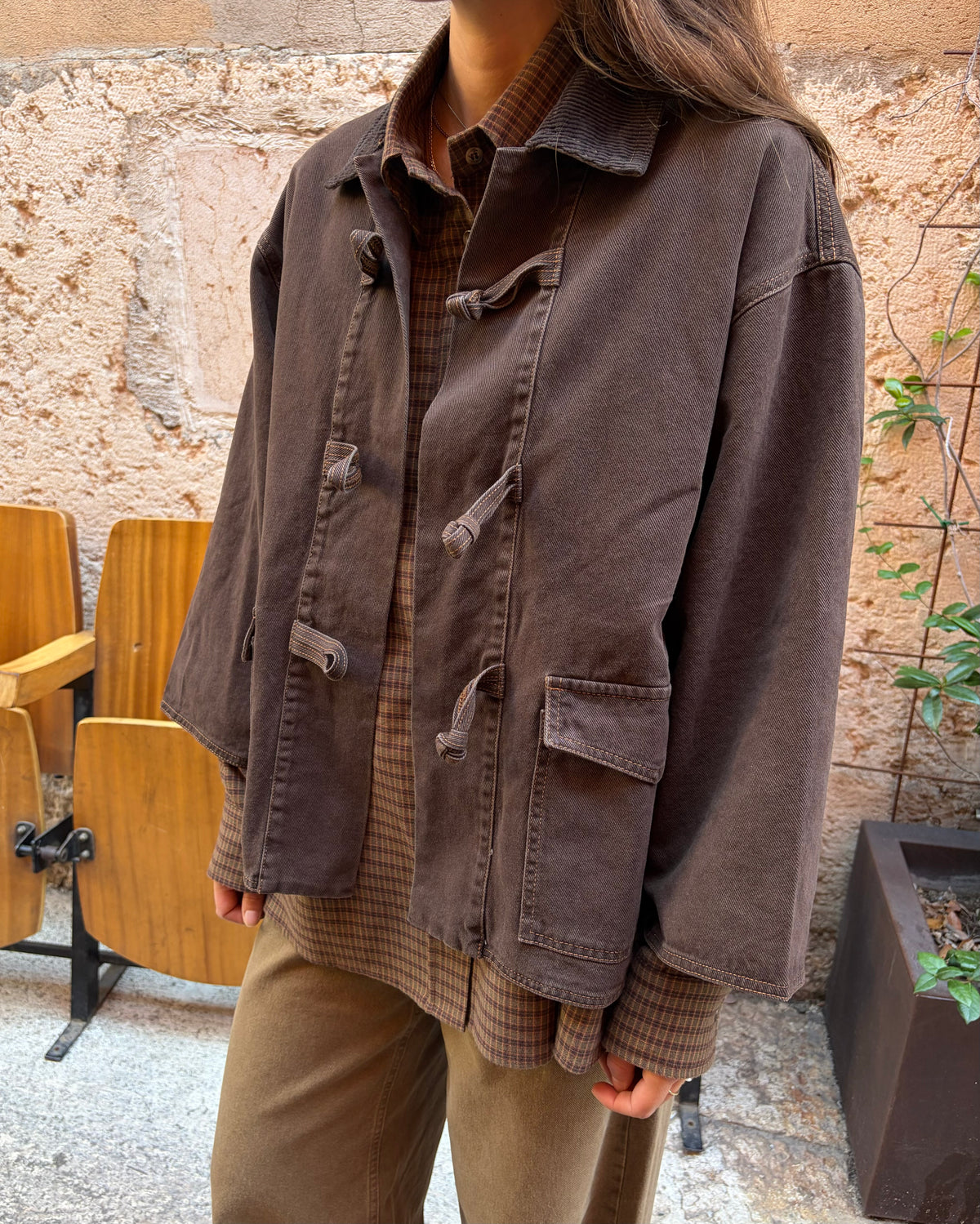 Giacca con alamari Kibu marrone