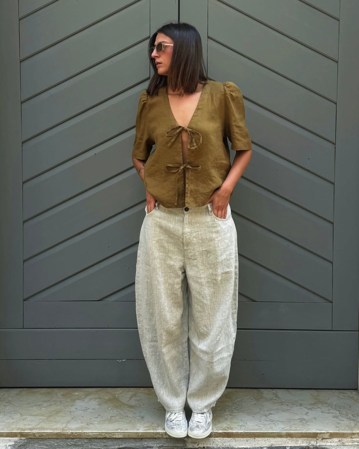 Camicia con fiocchi in lino tabacco
