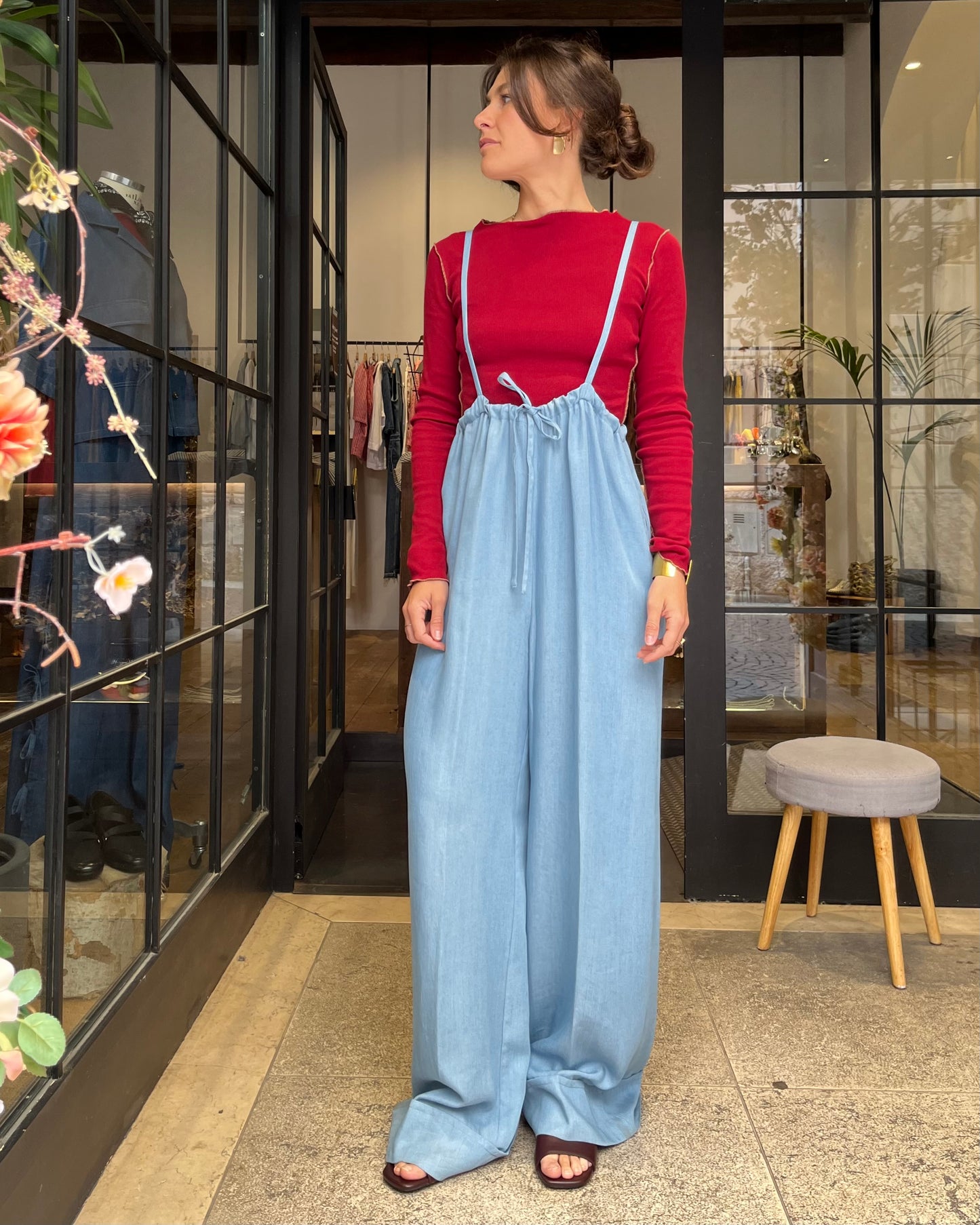 Pantaloni con bretelle sky