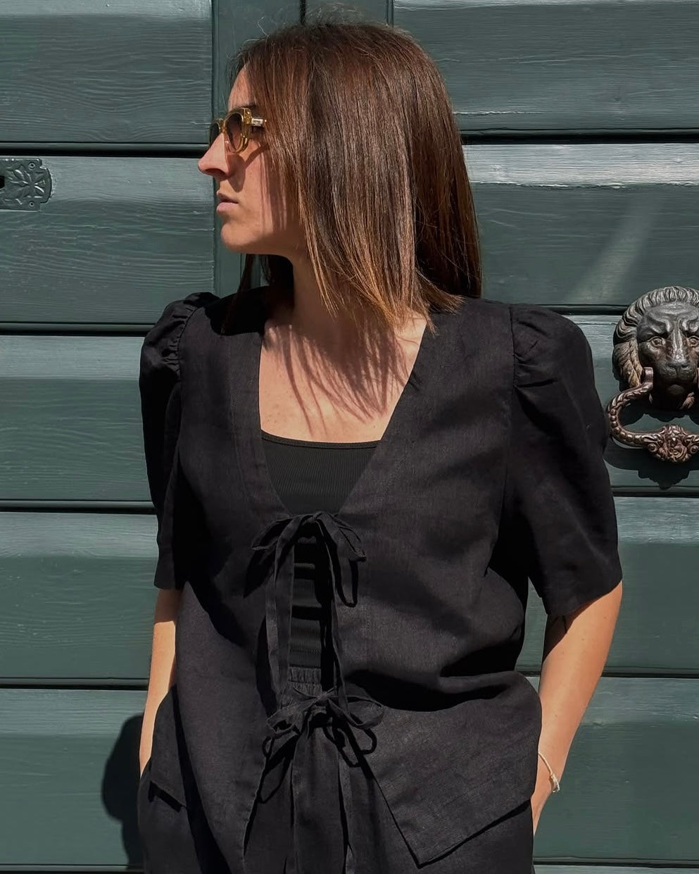 Camicia con fiocchi in lino nero