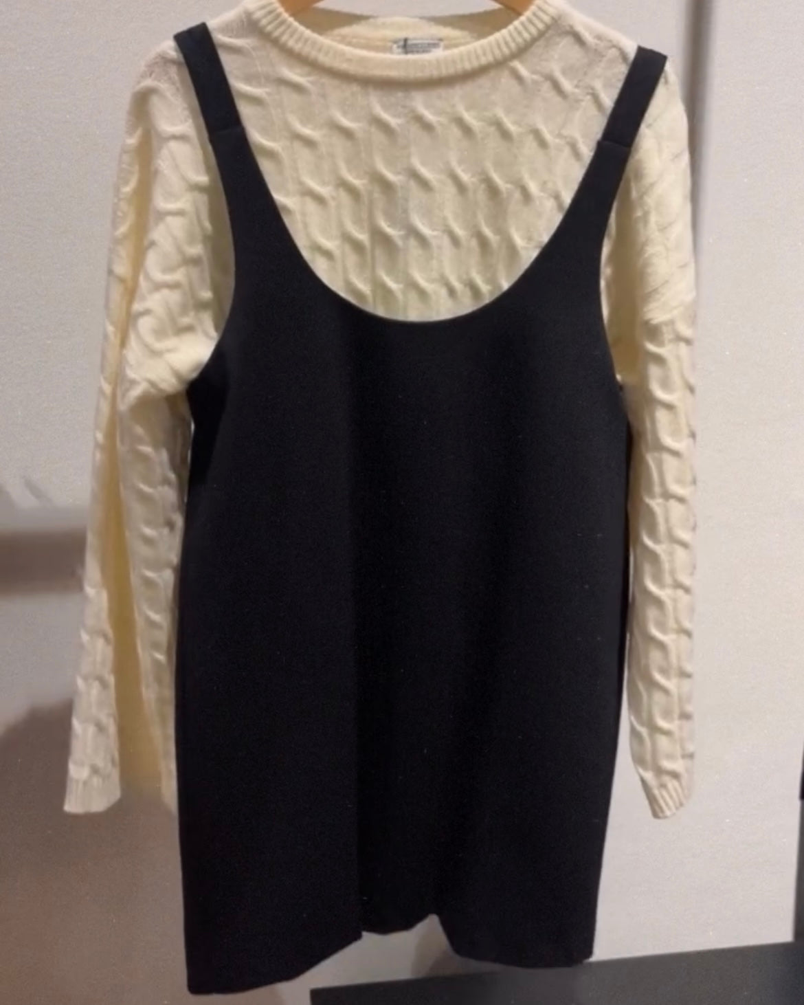 Vestito con bretelle sottili nero