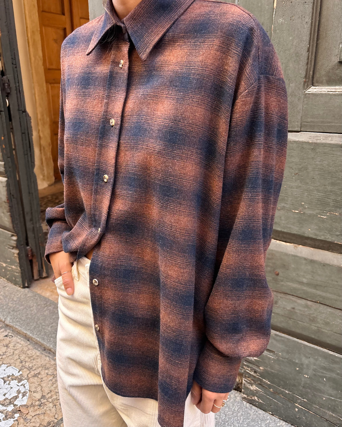 Camicia con apertura sulla schiena a quadri
