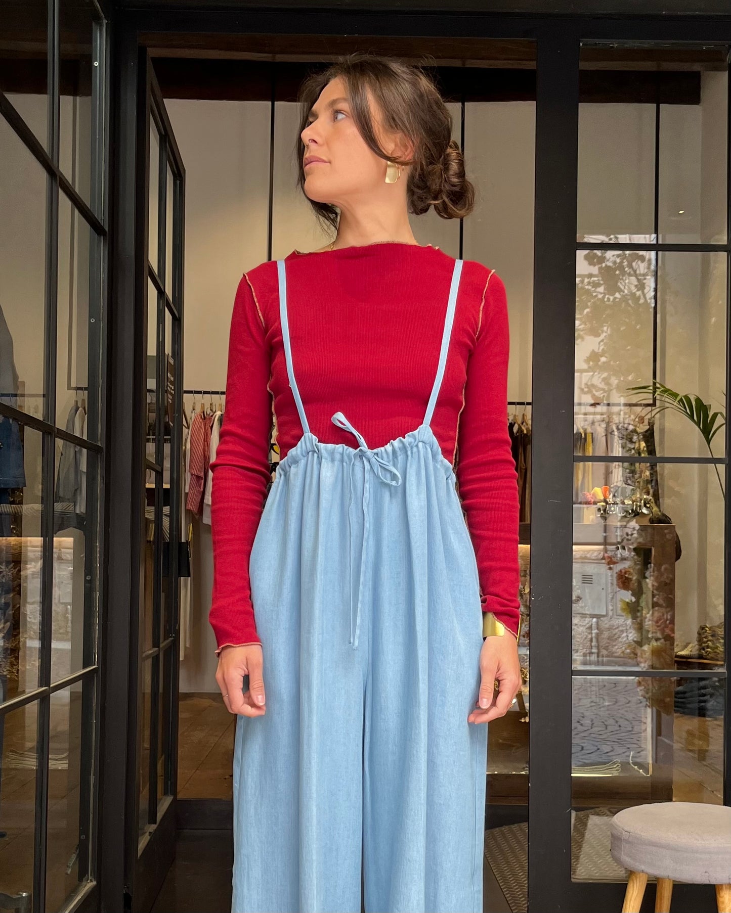 Pantaloni con bretelle sky