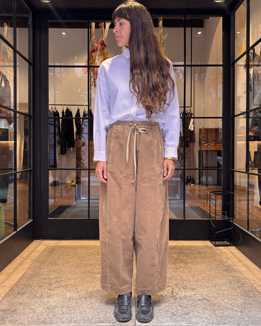 Pantaloni Dojo barrel-leg in velluto cognac