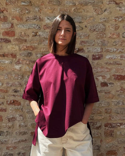 T-shirt over bordeaux