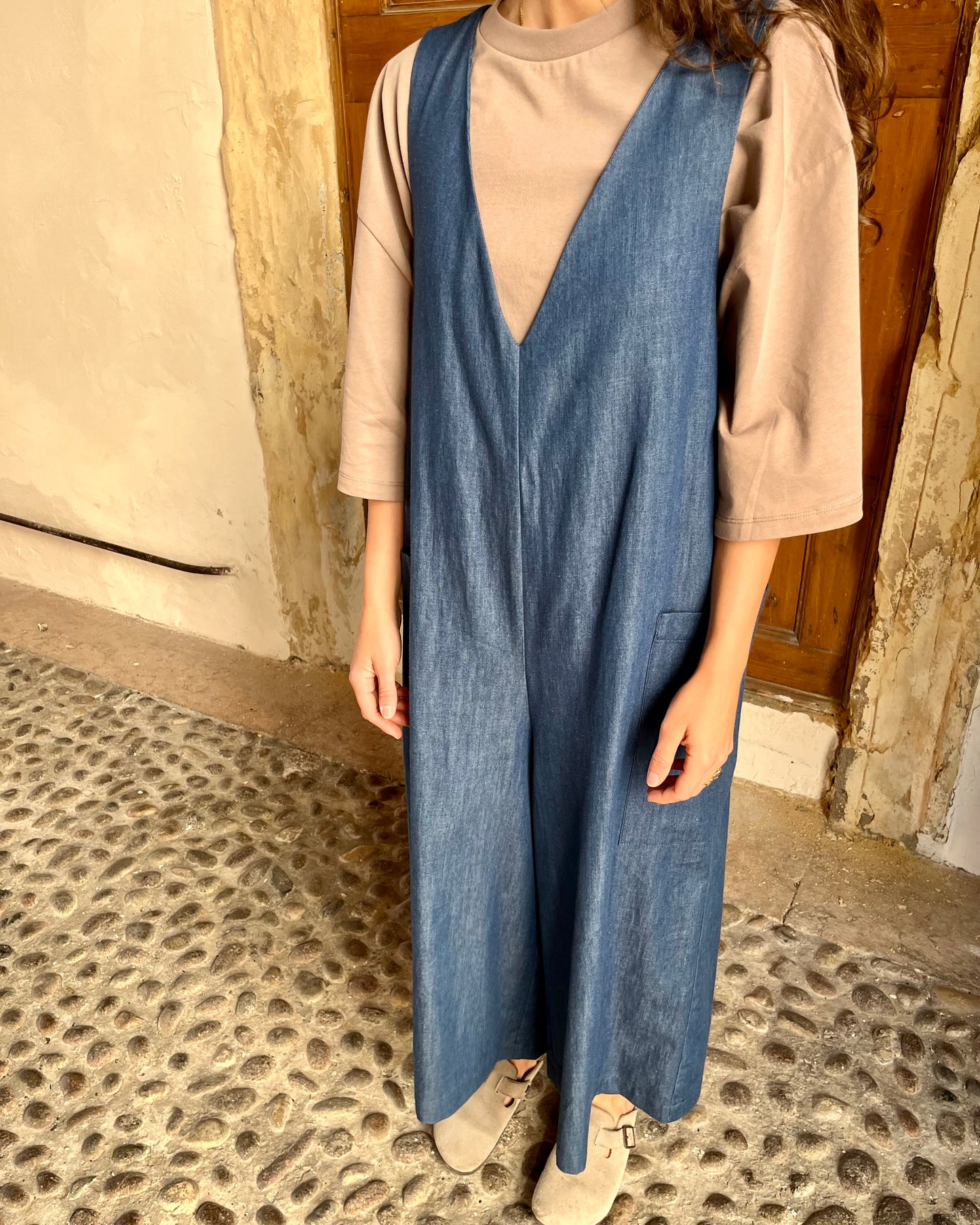 Tuta scollo V blu