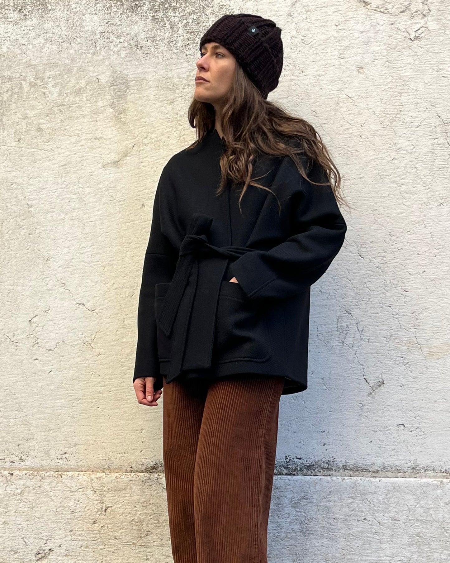 Cappotto corto con cintura nero