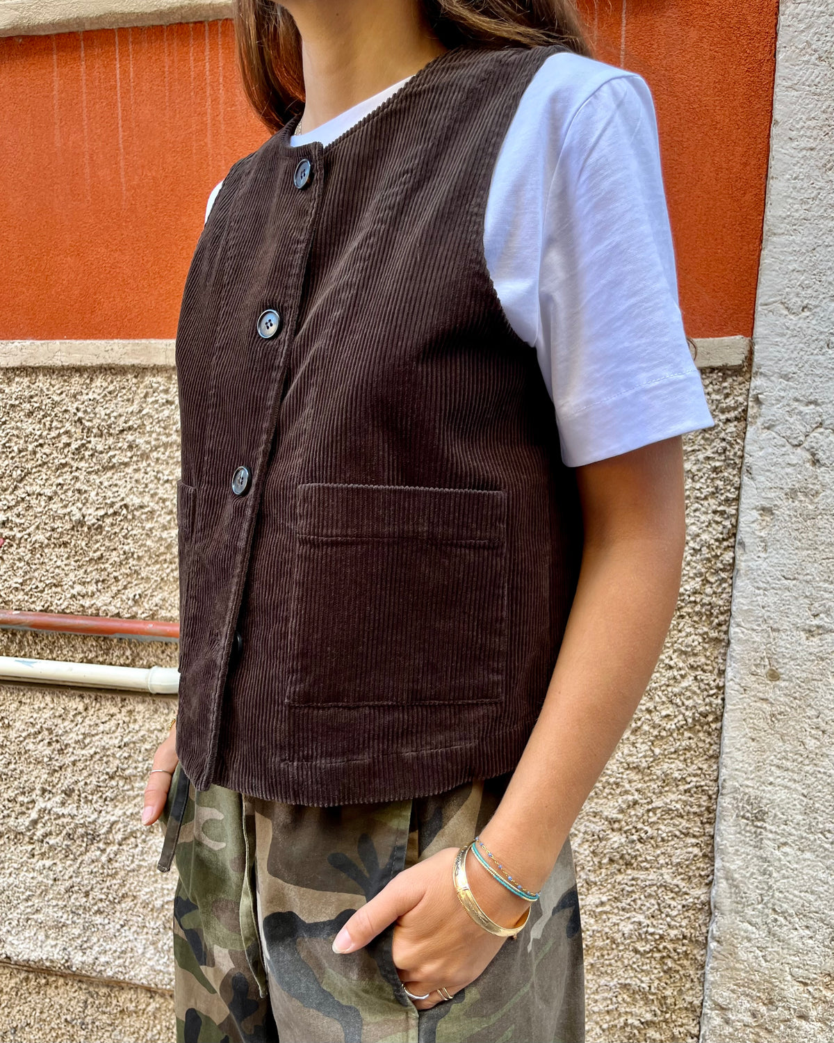 Gilet in velluto marrone