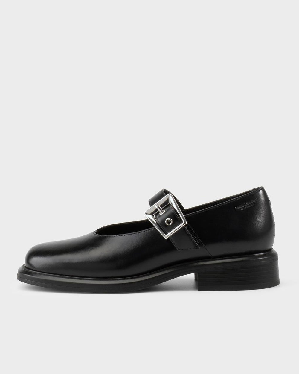 Mary-jane Ellis in pelle nera