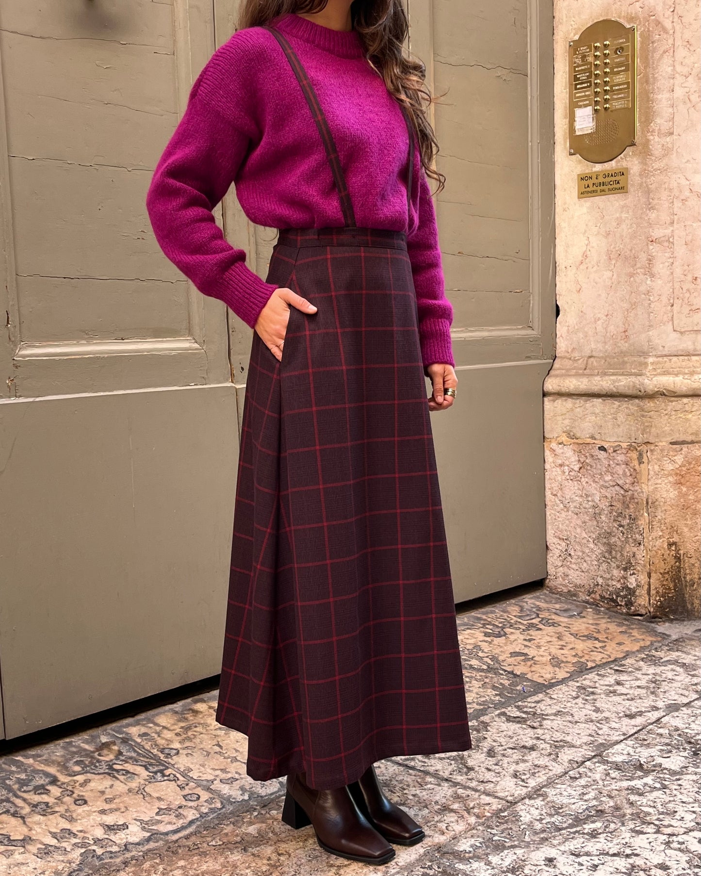 Gonna con bretelle tartan bordeaux