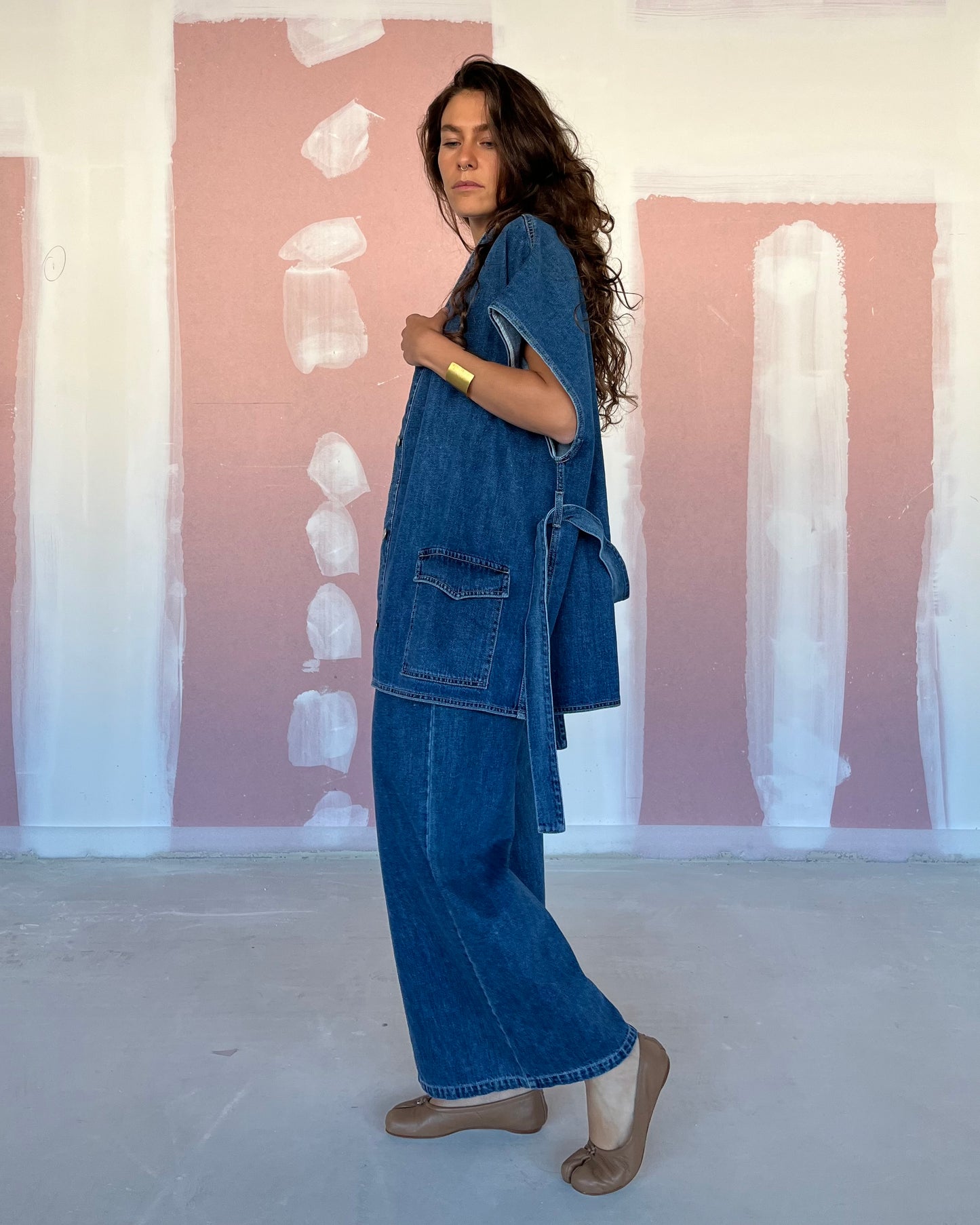 Gilet in denim con cintura