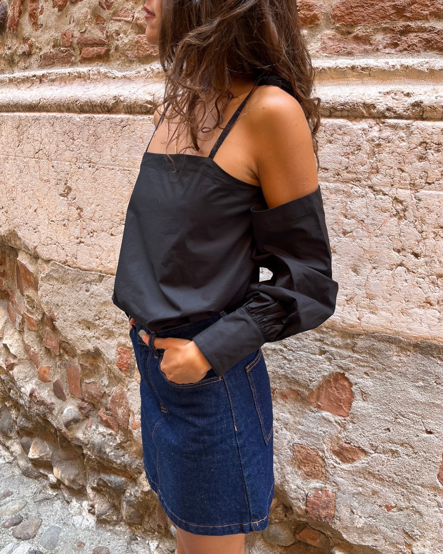 Top con maniche staccabili nero