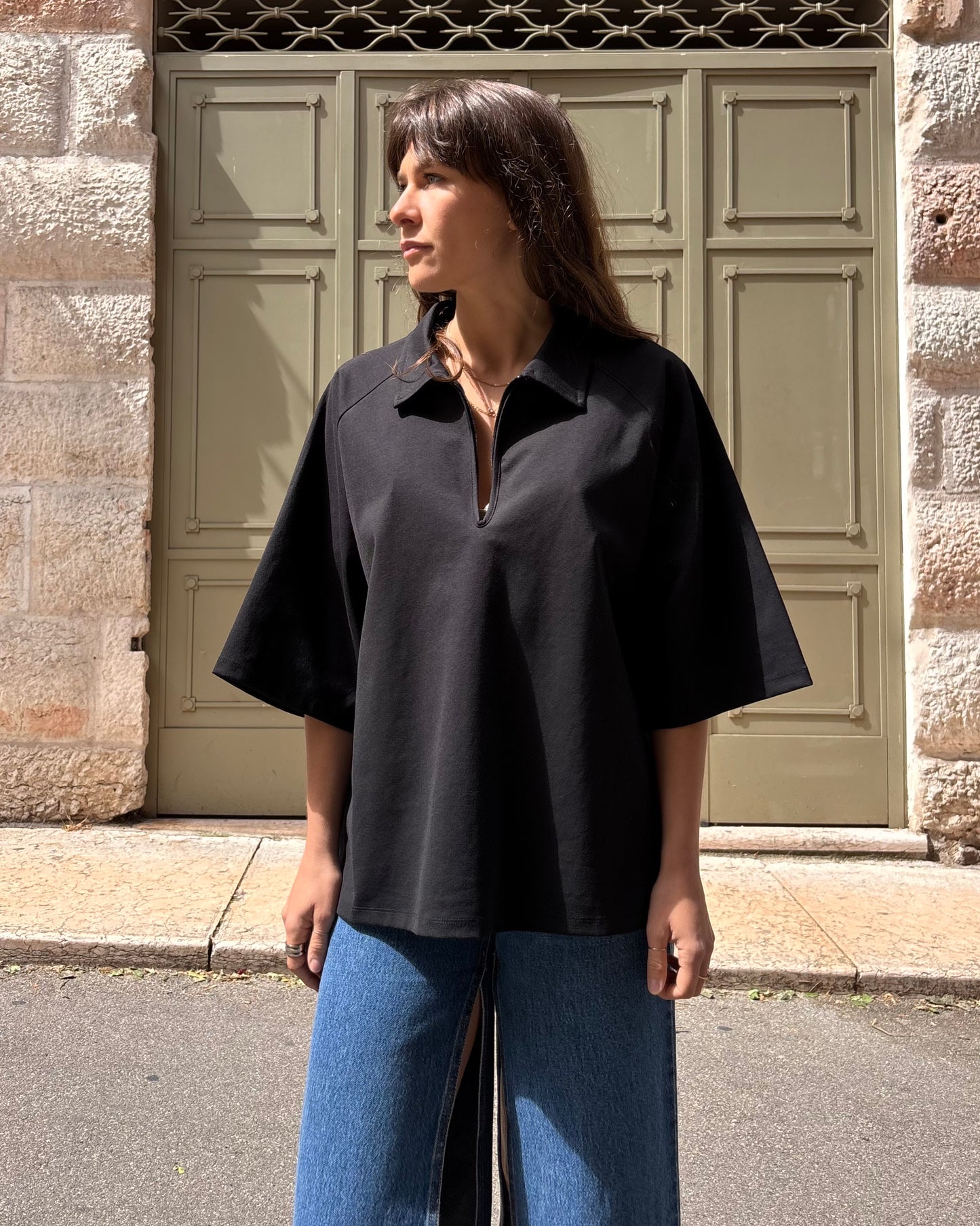Polo con zip nera