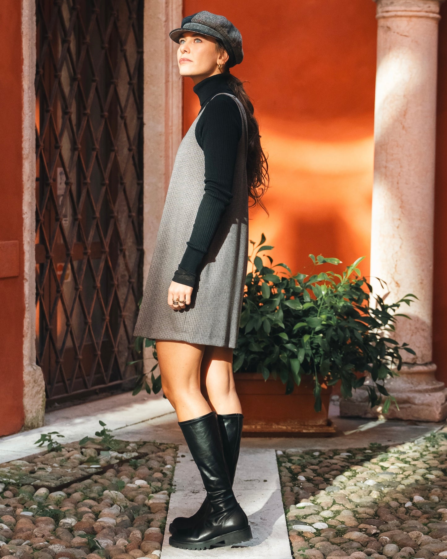 Vestito con bretelle sottili nero