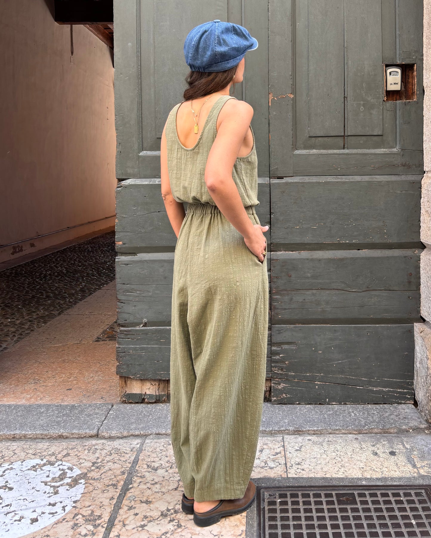 Tuta tank in lino verdone