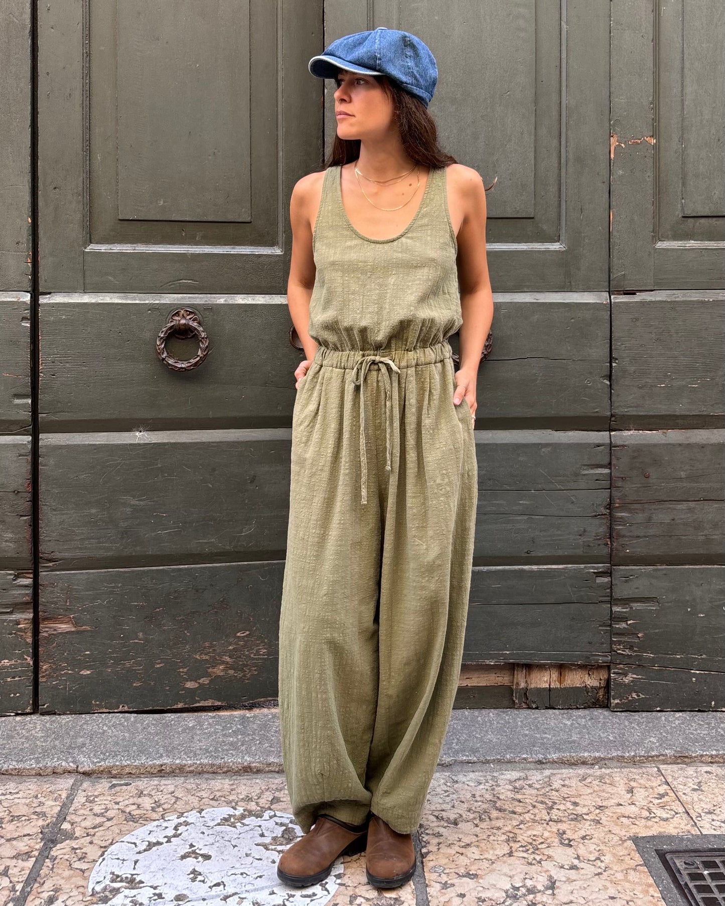 Tuta tank in lino verdone