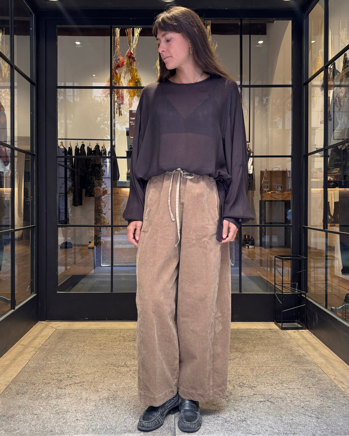 Pantaloni Dojo barrel-leg in velluto cognac