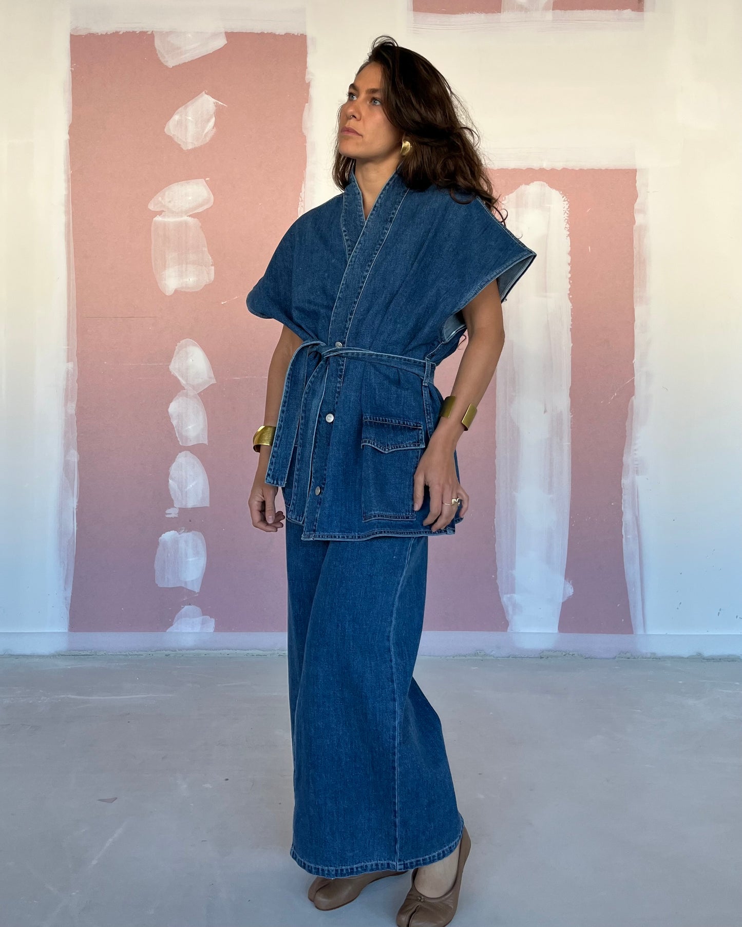 Gilet in denim con cintura